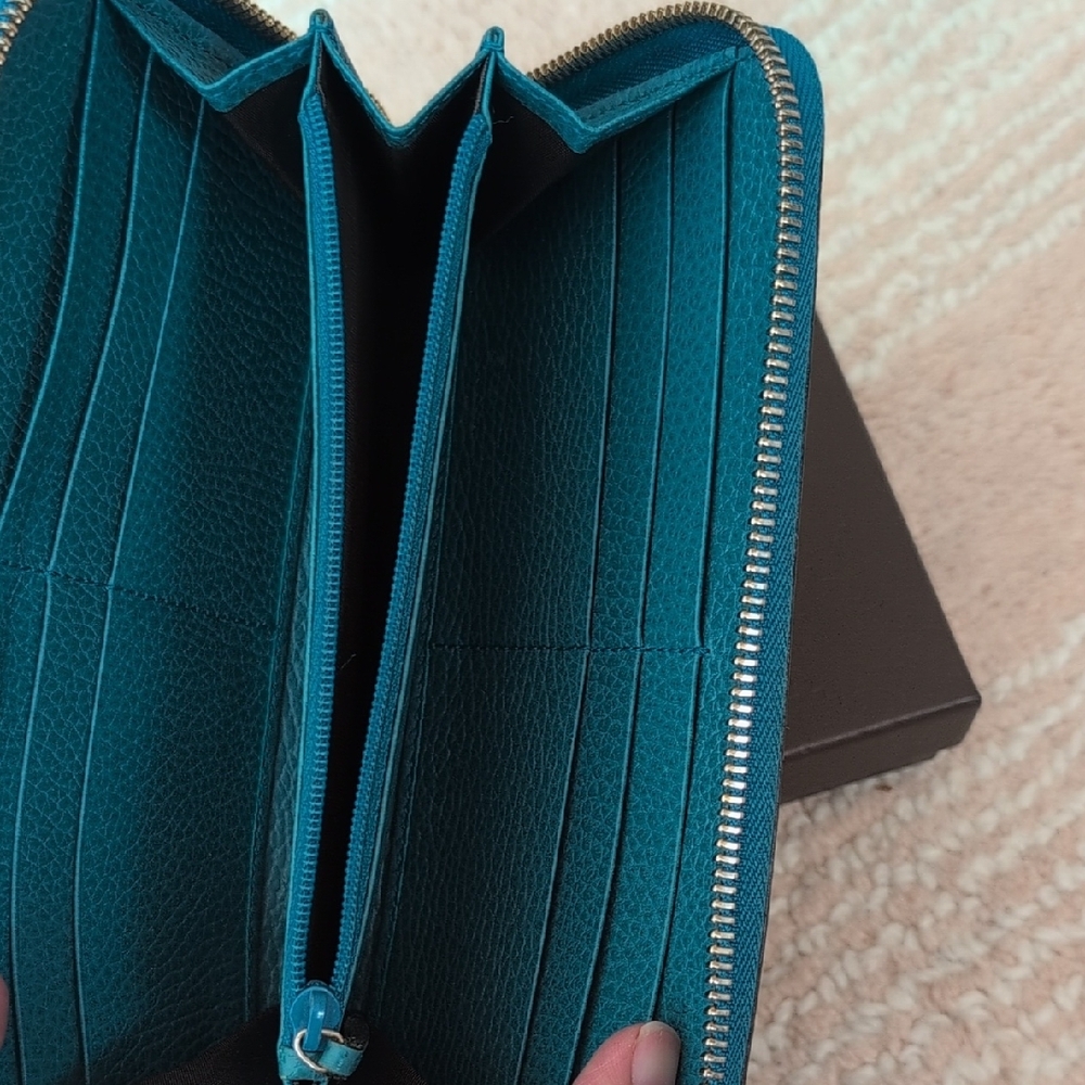 Gucci Interlocking G Logo Leather Continental Wallet - Picture 4 of 8
